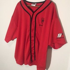 New Vintage winners circle Kahn’s racing jersey